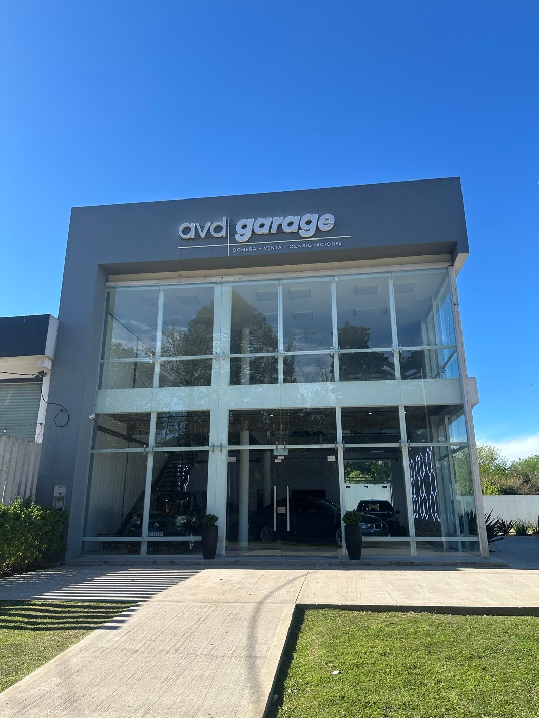 Showroom AVD Garage — autos usados seleccionados en La Plata